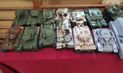 Prezentacja modeli czołgów ucznia klasy VIII