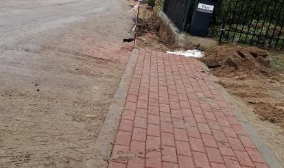 Chodnik w Borkowie w trakcie budowy