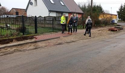 Chodnik w Borkowie w trakcie budowy