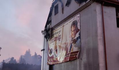 Dogaszanie pożaru restauracji