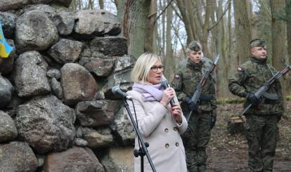 Uroczyste odsłonięcie TABLICY POŚWIĘCONEJ OFIAROM BYŁYCH I OBECNIE TRWAJĄCYCH KONFLIKTÓW ZBROJNYCH „Nigdy więcej wojen!” 