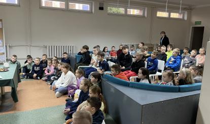 Spotkanie w SP w Redle z Policją w celu zapewnienia bezpieczeństwa w sieci