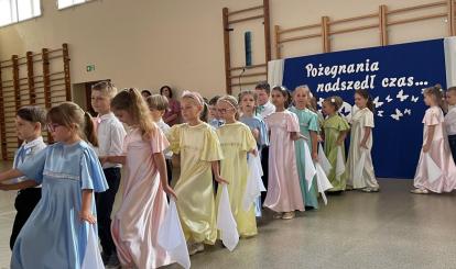 uroczystość zakończenia roku przedszkolnego dzieci odchodzących do szkoły z grupy „Kangurki”