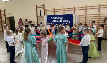 uroczystość zakończenia roku przedszkolnego dzieci odchodzących do szkoły z grupy „Kangurki”