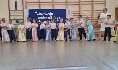 uroczystość zakończenia roku przedszkolnego dzieci odchodzących do szkoły z grupy „Kangurki”