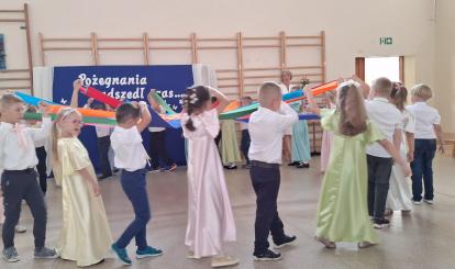 uroczystość zakończenia roku przedszkolnego dzieci odchodzących do szkoły z grupy „Kangurki”