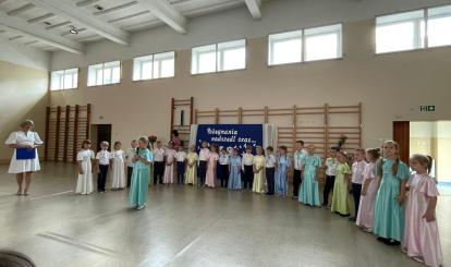 uroczystość zakończenia roku przedszkolnego dzieci odchodzących do szkoły z grupy „Kangurki”