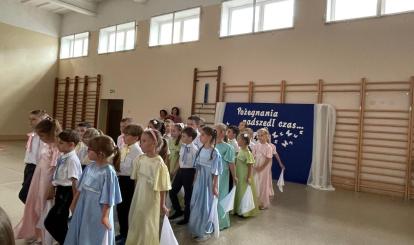uroczystość zakończenia roku przedszkolnego dzieci odchodzących do szkoły z grupy „Kangurki”