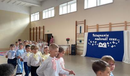uroczystość zakończenia roku przedszkolnego dzieci odchodzących do szkoły z grupy „Kangurki”