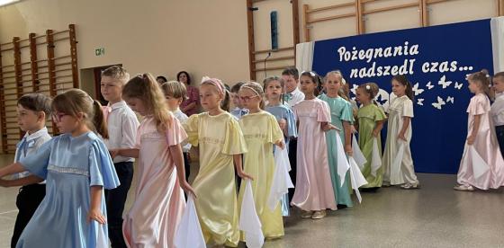 uroczystość zakończenia roku przedszkolnego dzieci odchodzących do szkoły z grupy „Kangurki”