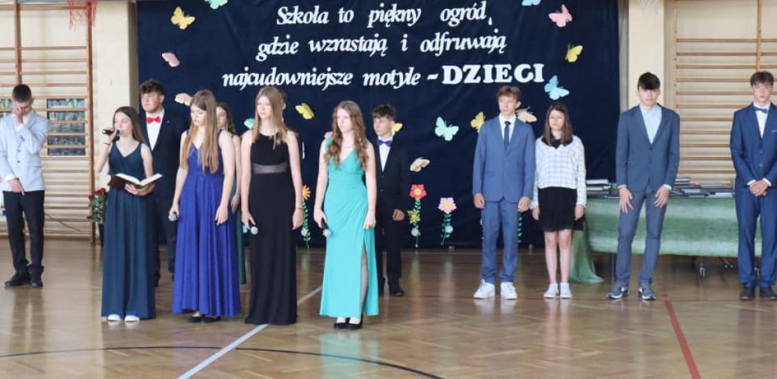 Uroczystość zakończenia roku szkolnego 2023/2024 w Szkole Podstawowej im. Jana Pawła II w Redle